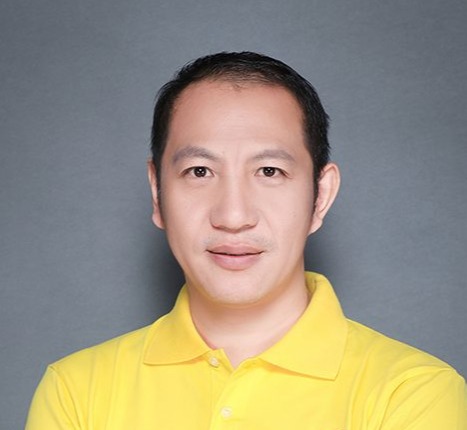 Portrait of Linlin Shen